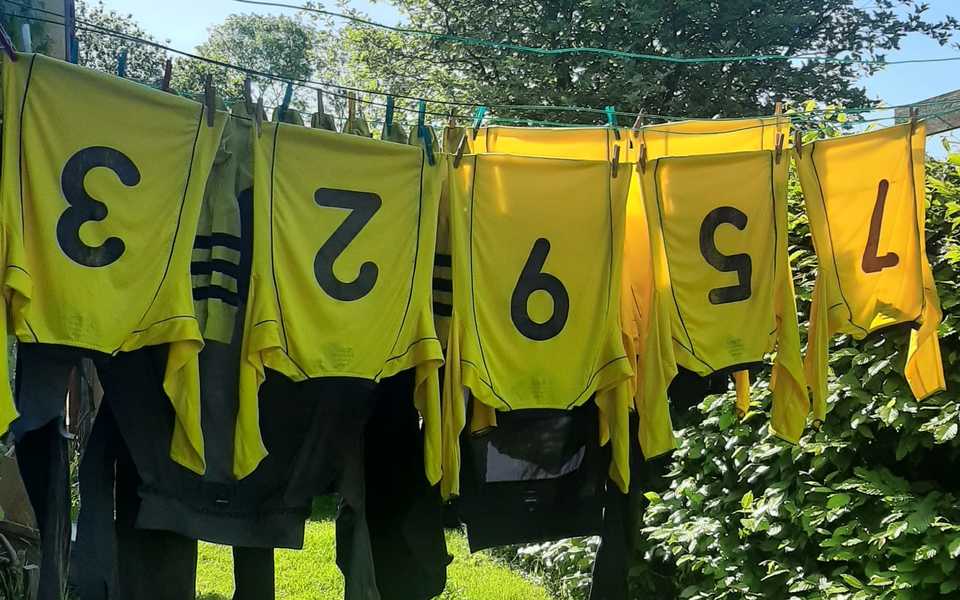 TOP-shirts voor de laatste keer dit seizoen aan de waslijn