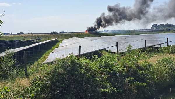 Auto uitgebrand op A7 bij Oppenhuizen