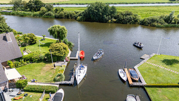 Brand op boot in Uitwellingerga